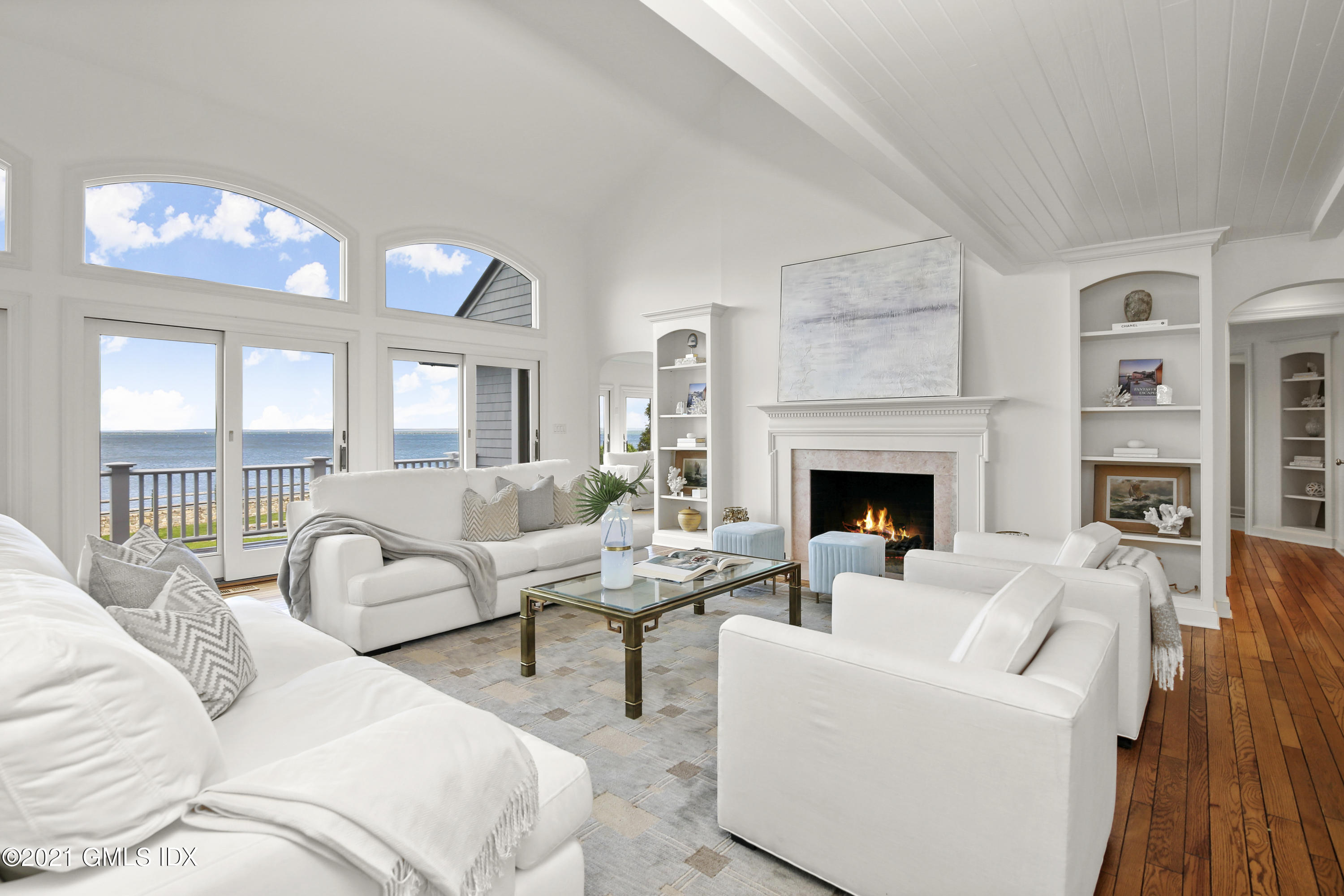 128 Cummings Point Road Stamford, CT 06902 - Photo 4 of 24 Living Room