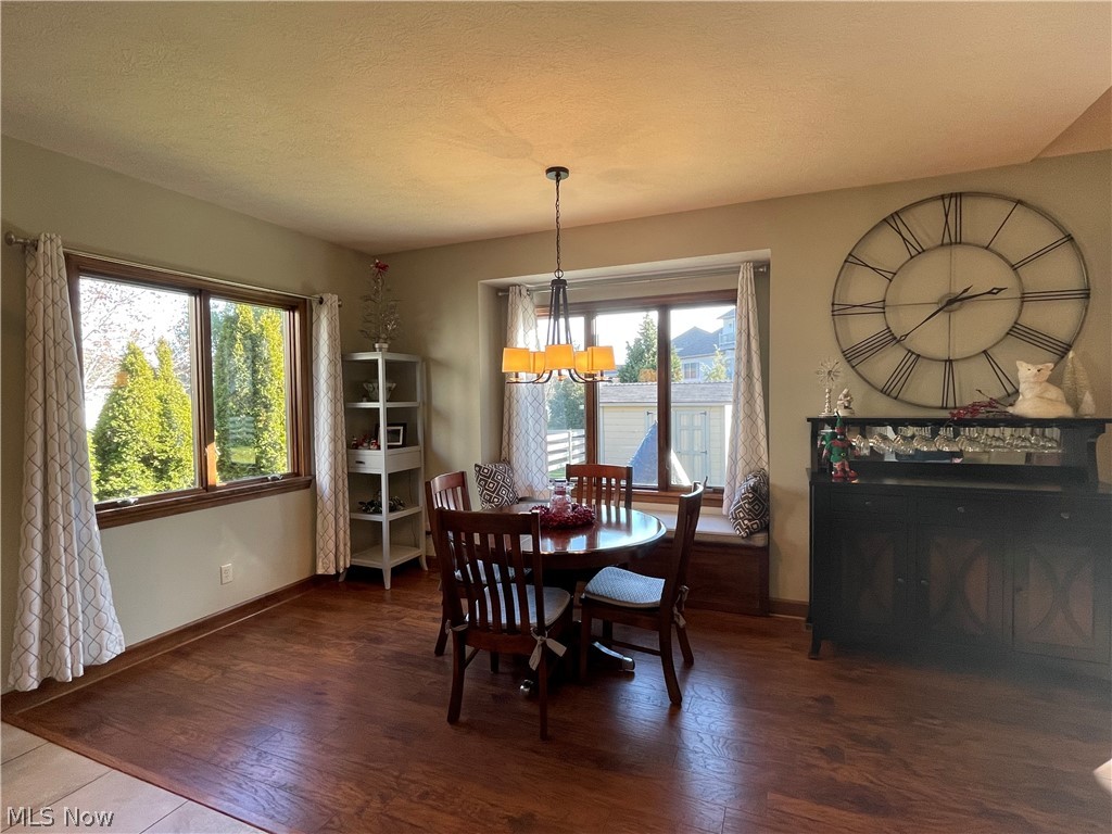823 Forrest Ridge Drive Dover, OH 44622 - Photo 18 of 35 Dining area