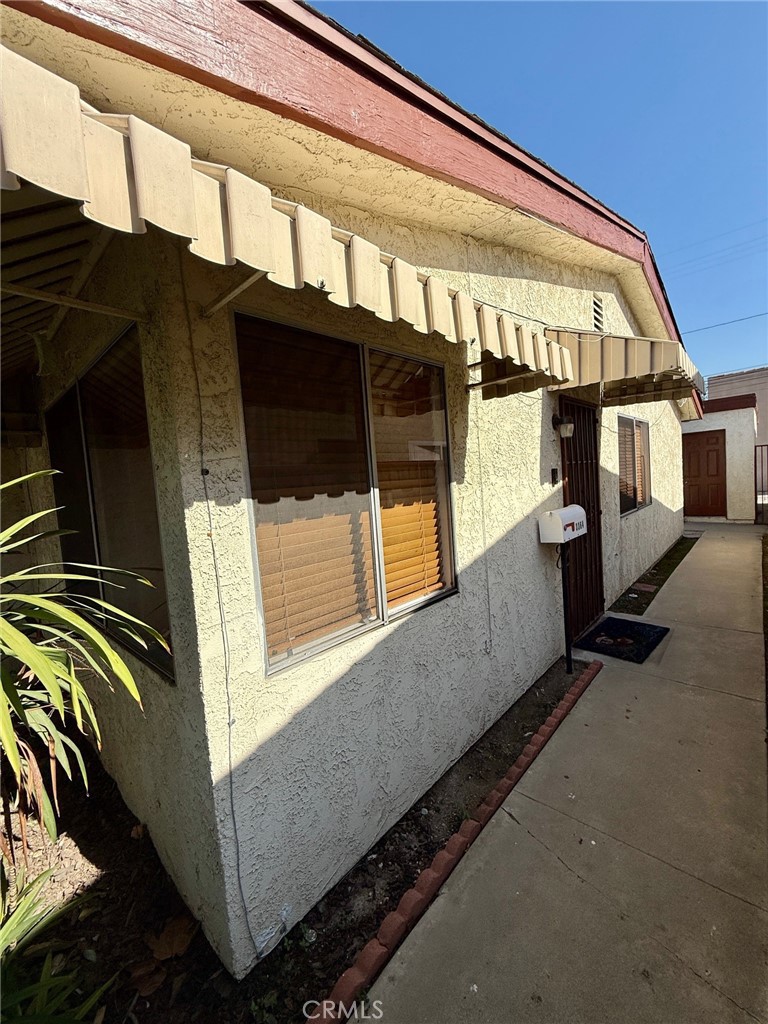 3360 Myrtle Avenue Signal Hill, CA 90755 - Photo 5 of 6 a view of an entryway