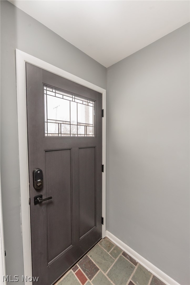 2539 Warrensville Center Road, Unit DOWN Cleveland, OH 44118 - Photo 2 of 43