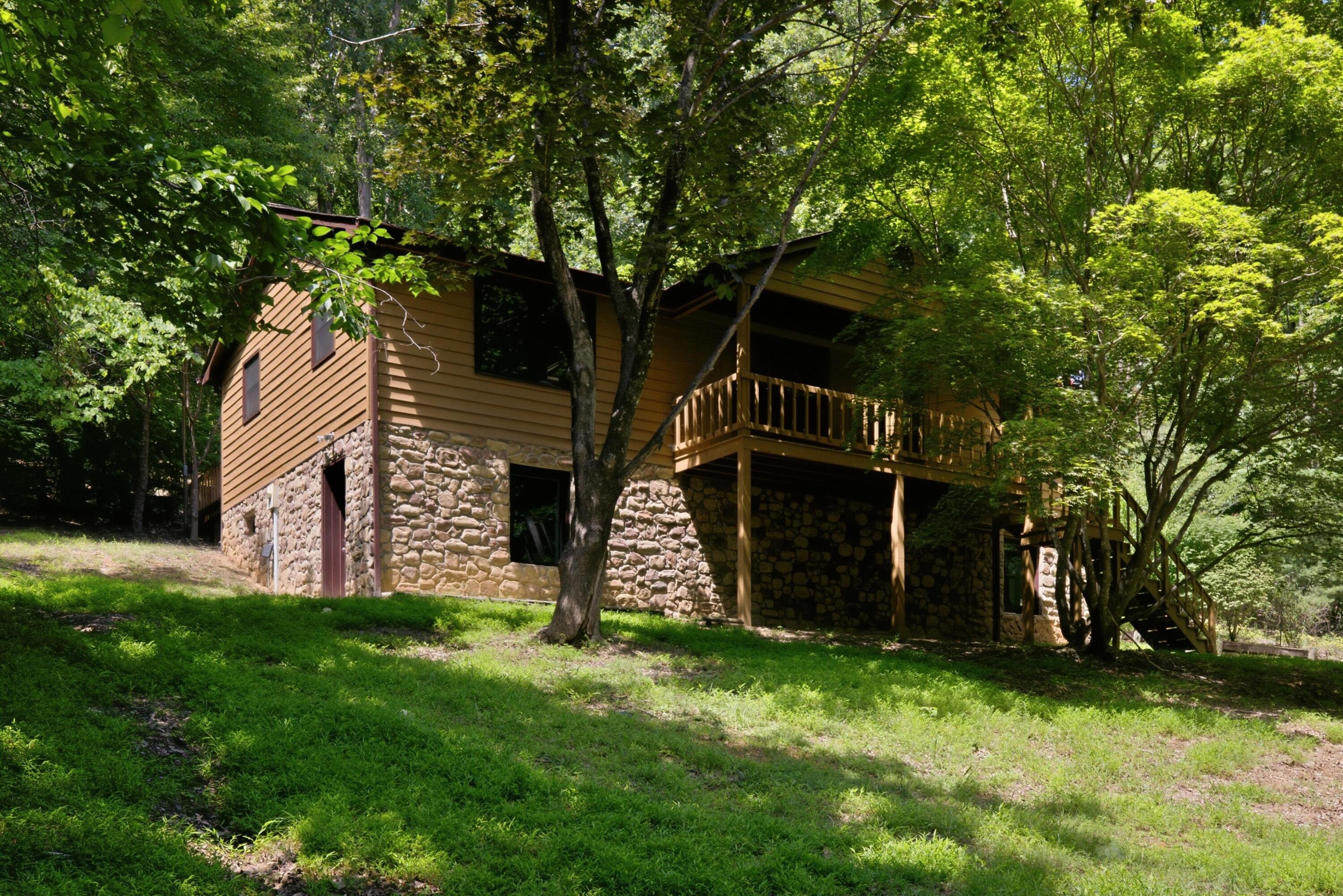 427 Reid Road Lexington, VA 24450 - Photo 30 of 33 31_beyc6a7212aa3b8f3