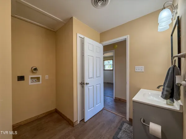 $269,900 | 1106 Idlewylde Circle, Johnson City, TN 37601