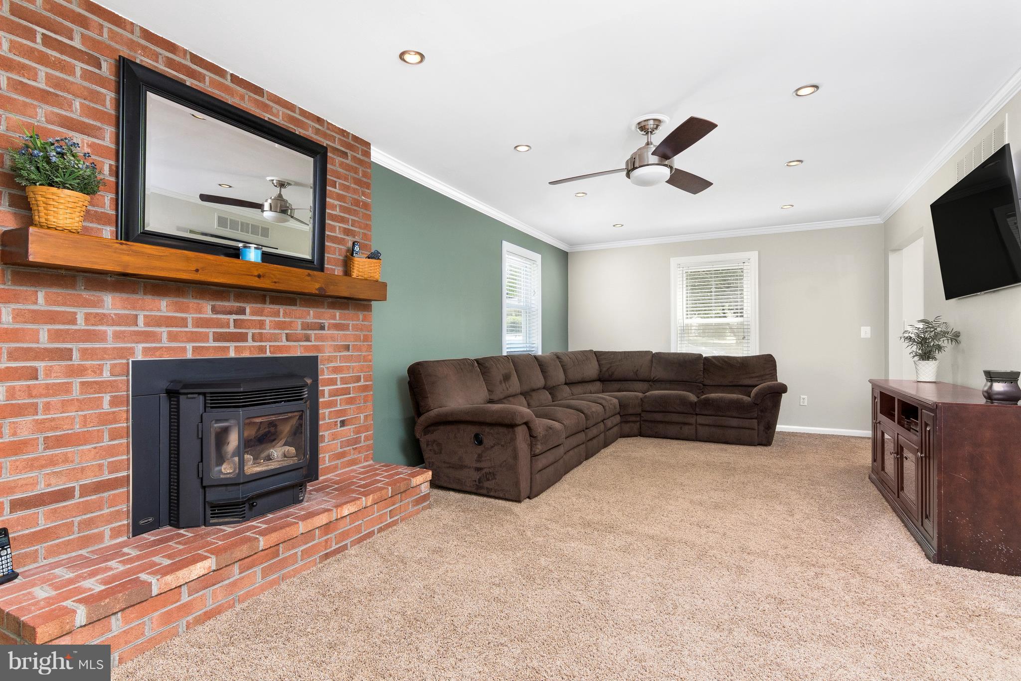 762 Rosewood Road Severn, MD 21144 - Photo 13 of 27 Living Room