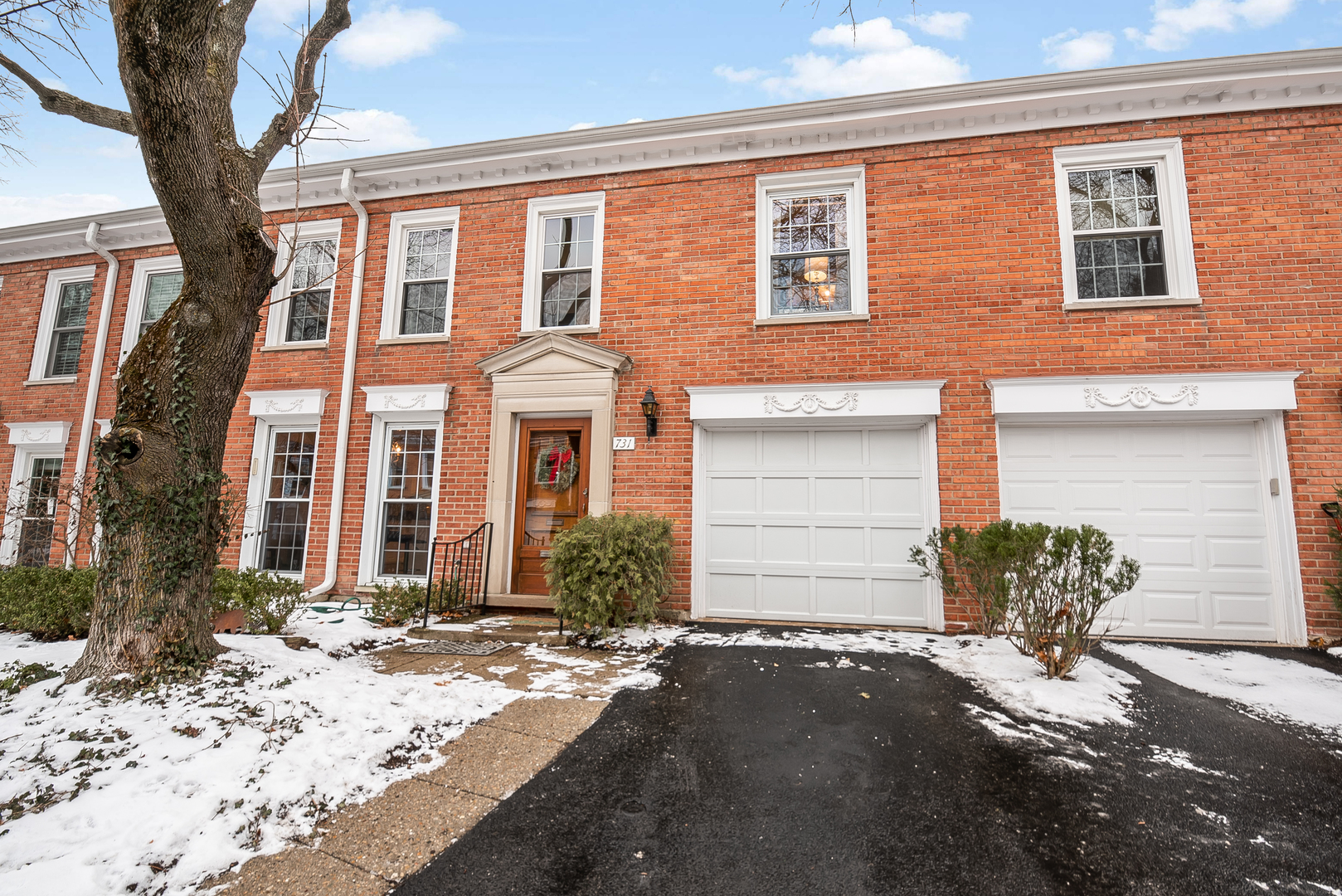 731 Raleigh Court Northbrook, IL 60062 - Photo 1 of 23 a front view of a house