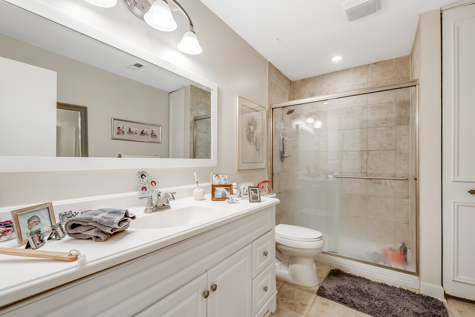 731 Raleigh Court Northbrook, IL 60062 - Photo 11 of 23 a bathroom with a sink toilet and shower