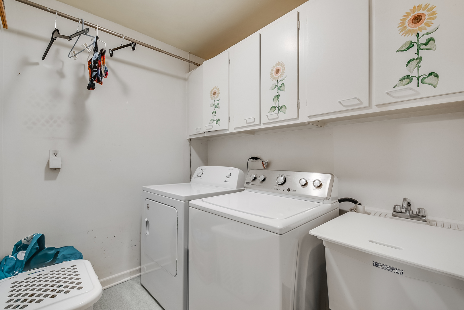 731 Raleigh Court Northbrook, IL 60062 - Photo 14 of 23 a utility room with dryer and washer