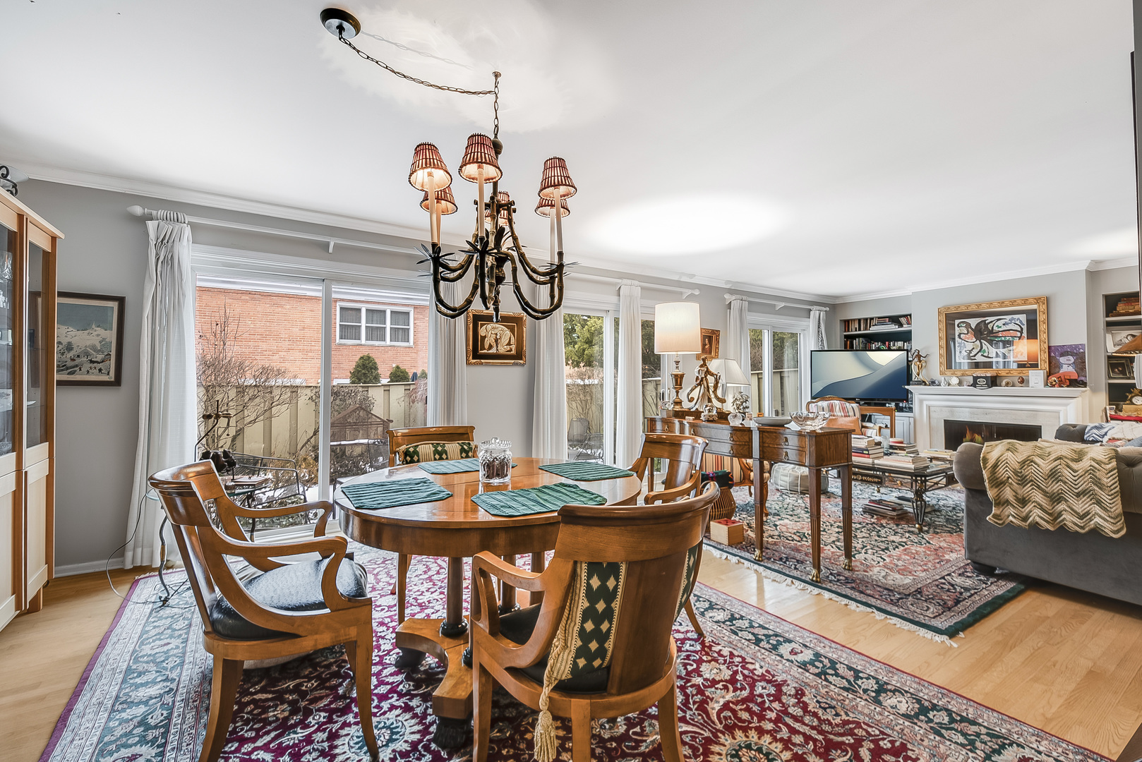 731 Raleigh Court Northbrook, IL 60062 - Photo 4 of 23 a view of a dining room with furniture