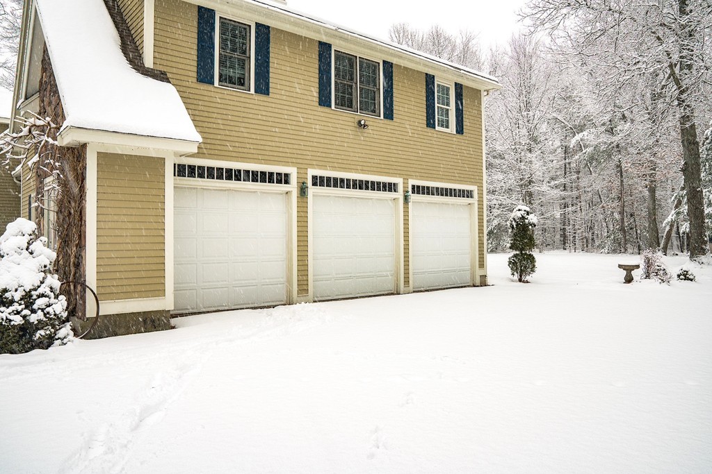27 Pine Ridge Road Westford, MA 01886 - Photo 3 of 30 Gallery Image 3
