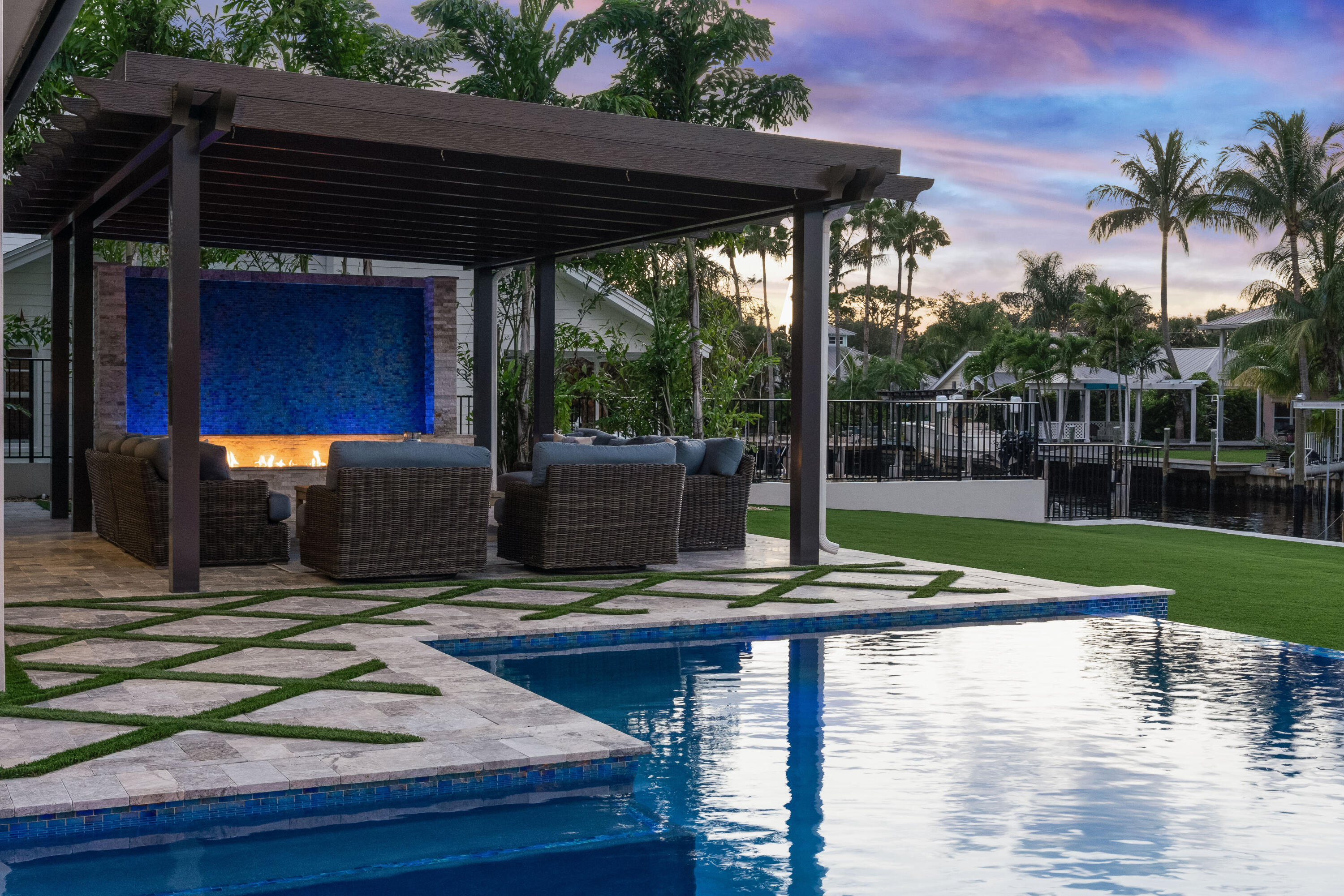 261 Old Jupiter Beach Road Jupiter, FL 33477 - Photo 3 of 97 Turf Inlays