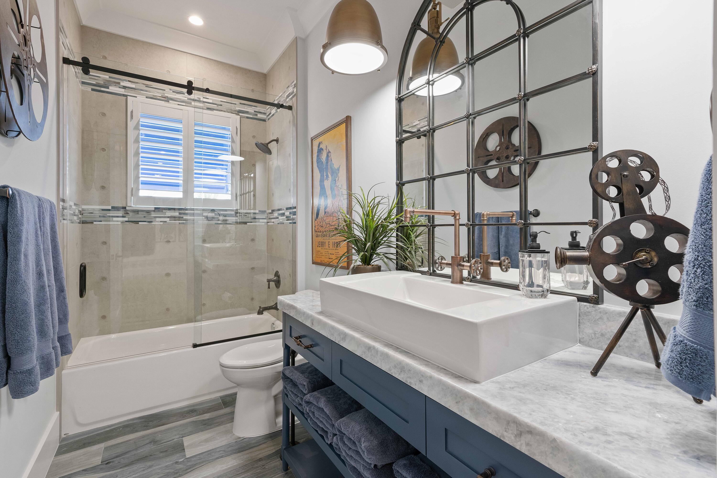 261 Old Jupiter Beach Road Jupiter, FL 33477 - Photo 45 of 97 Guest Bath 2