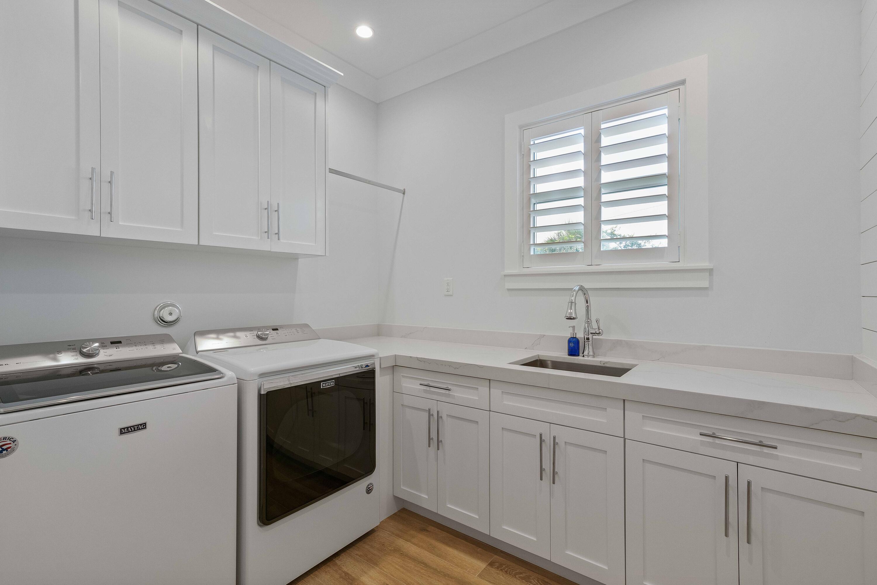 261 Old Jupiter Beach Road Jupiter, FL 33477 - Photo 53 of 97 2nd Floor Laundry