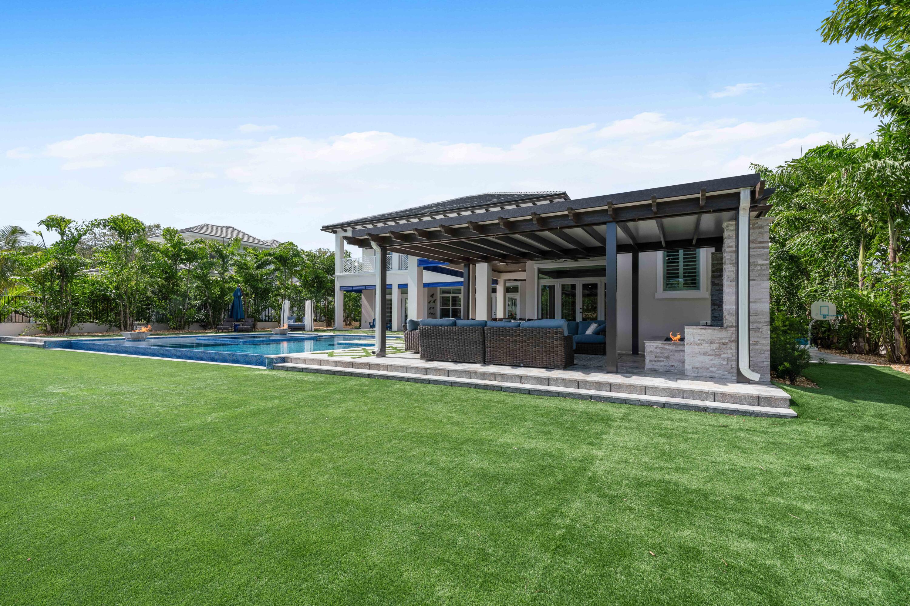 261 Old Jupiter Beach Road Jupiter, FL 33477 - Photo 75 of 97 Throw the Football