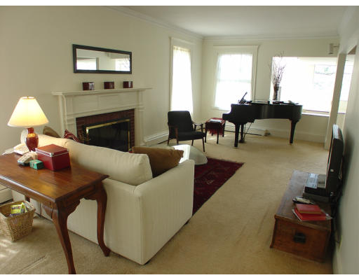 86 Oxford Road Newton, MA 02459 - Photo 8 of 29