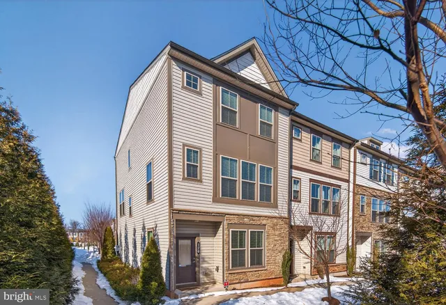 $599,900 | 120 Tolocka Terrace Northeast, Leesburg, VA 20176