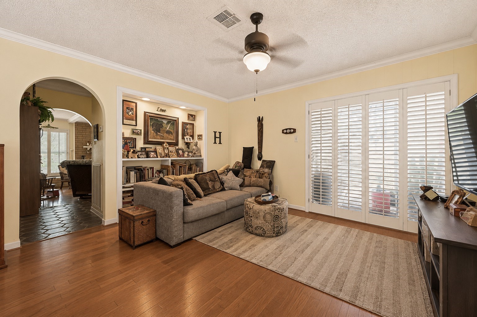 5815 Theall Road Houston, TX 77066 - Photo 11 of 36