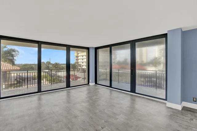 $439,900 | 5460 North Ocean Drive, Unit 1D, Singer Island, FL 33404