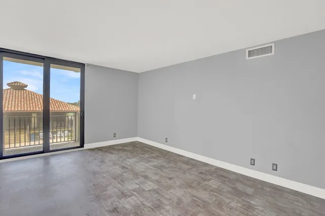 $439,900 | 5460 North Ocean Drive, Unit 1D, Singer Island, FL 33404