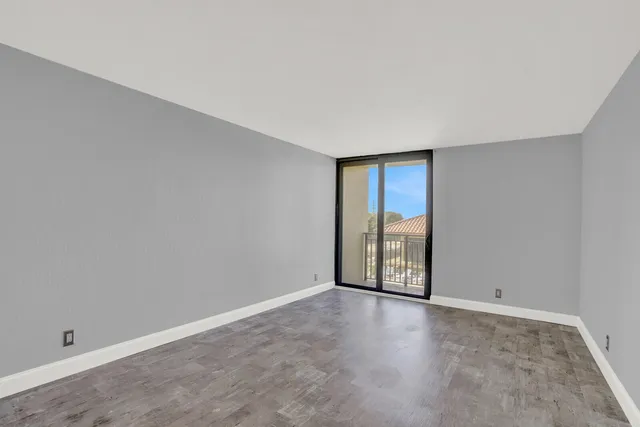 $439,900 | 5460 North Ocean Drive, Unit 1D, Singer Island, FL 33404