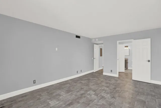 $439,900 | 5460 North Ocean Drive, Unit 1D, Singer Island, FL 33404