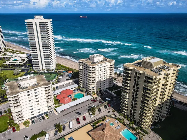 $439,900 | 5460 North Ocean Drive, Unit 1D, Singer Island, FL 33404