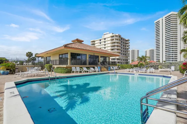 $439,900 | 5460 North Ocean Drive, Unit 1D, Singer Island, FL 33404