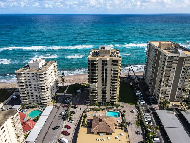 $439,900 | 5460 North Ocean Drive, Unit 1D, Singer Island, FL 33404