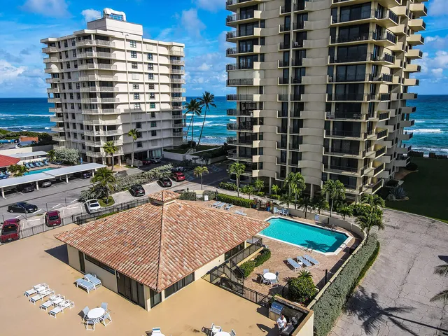 $439,900 | 5460 North Ocean Drive, Unit 1D, Singer Island, FL 33404