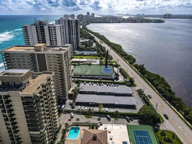 $439,900 | 5460 North Ocean Drive, Unit 1D, Singer Island, FL 33404
