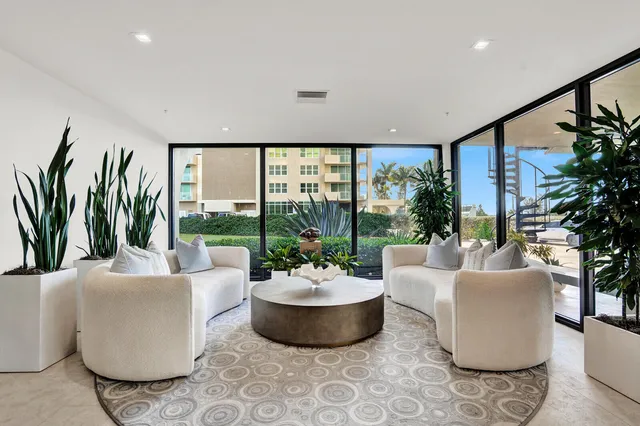 $439,900 | 5460 North Ocean Drive, Unit 1D, Singer Island, FL 33404