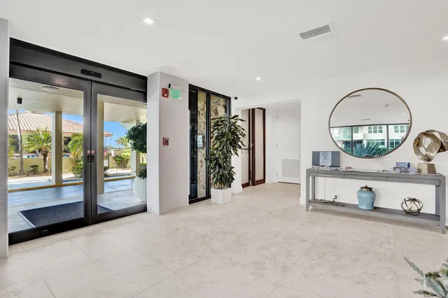 $439,900 | 5460 North Ocean Drive, Unit 1D, Singer Island, FL 33404