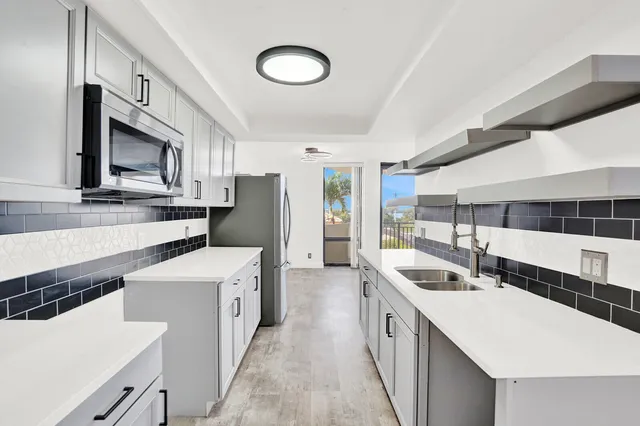 $439,900 | 5460 North Ocean Drive, Unit 1D, Singer Island, FL 33404