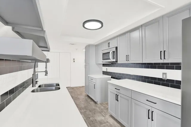 $439,900 | 5460 North Ocean Drive, Unit 1D, Singer Island, FL 33404