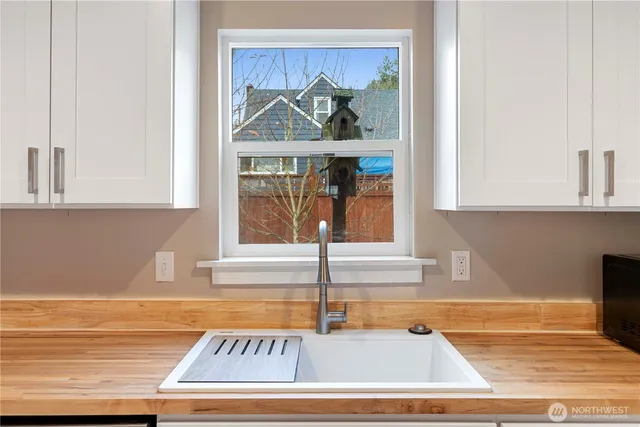 $524,999 | 1241 Northwest Couch Street, Camas, WA 98607