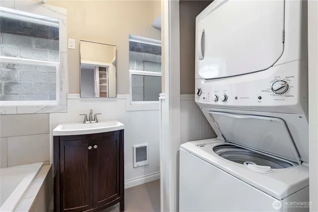 $524,999 | 1241 Northwest Couch Street, Camas, WA 98607