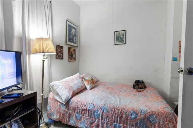 $160,000 | 2907 Jarboe Street, Kansas City, MO 64108