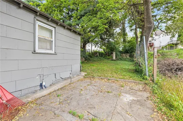 $160,000 | 2907 Jarboe Street, Kansas City, MO 64108