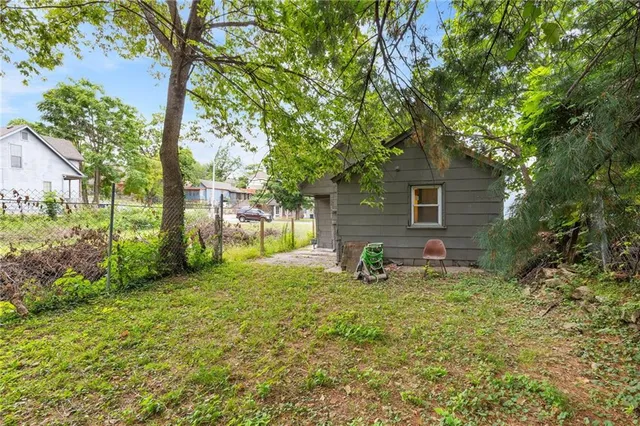 $160,000 | 2907 Jarboe Street, Kansas City, MO 64108
