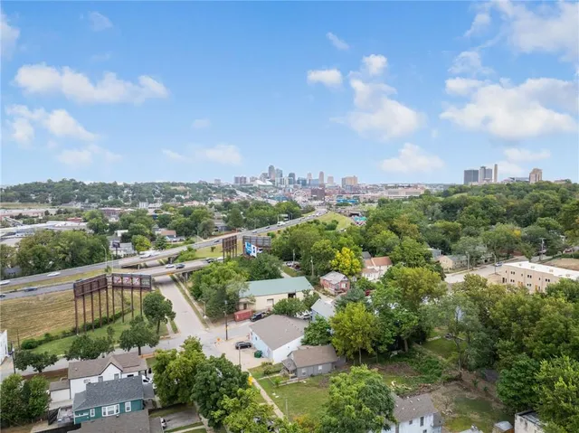 $160,000 | 2907 Jarboe Street, Kansas City, MO 64108