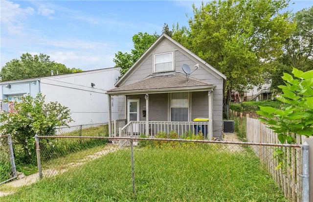 $160,000 | 2907 Jarboe Street, Kansas City, MO 64108