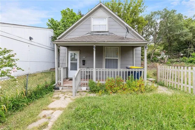$160,000 | 2907 Jarboe Street, Kansas City, MO 64108