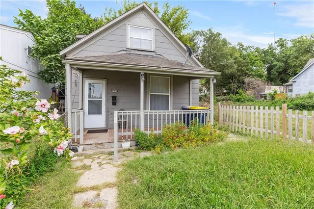 $160,000 | 2907 Jarboe Street, Kansas City, MO 64108