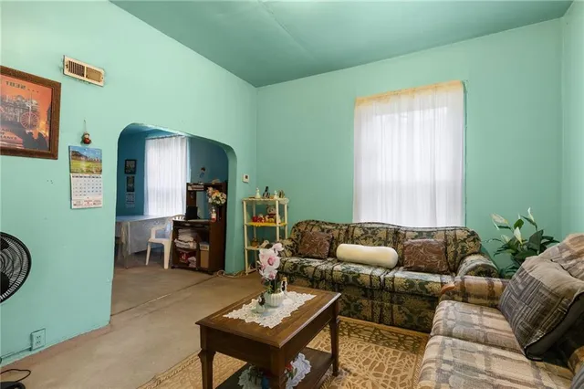 $160,000 | 2907 Jarboe Street, Kansas City, MO 64108