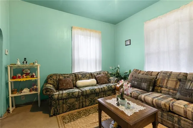 $160,000 | 2907 Jarboe Street, Kansas City, MO 64108