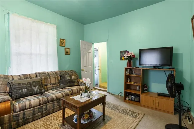 $160,000 | 2907 Jarboe Street, Kansas City, MO 64108