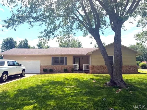 $229,000 | 400 Farmers Lane, Lebanon, MO 65536
