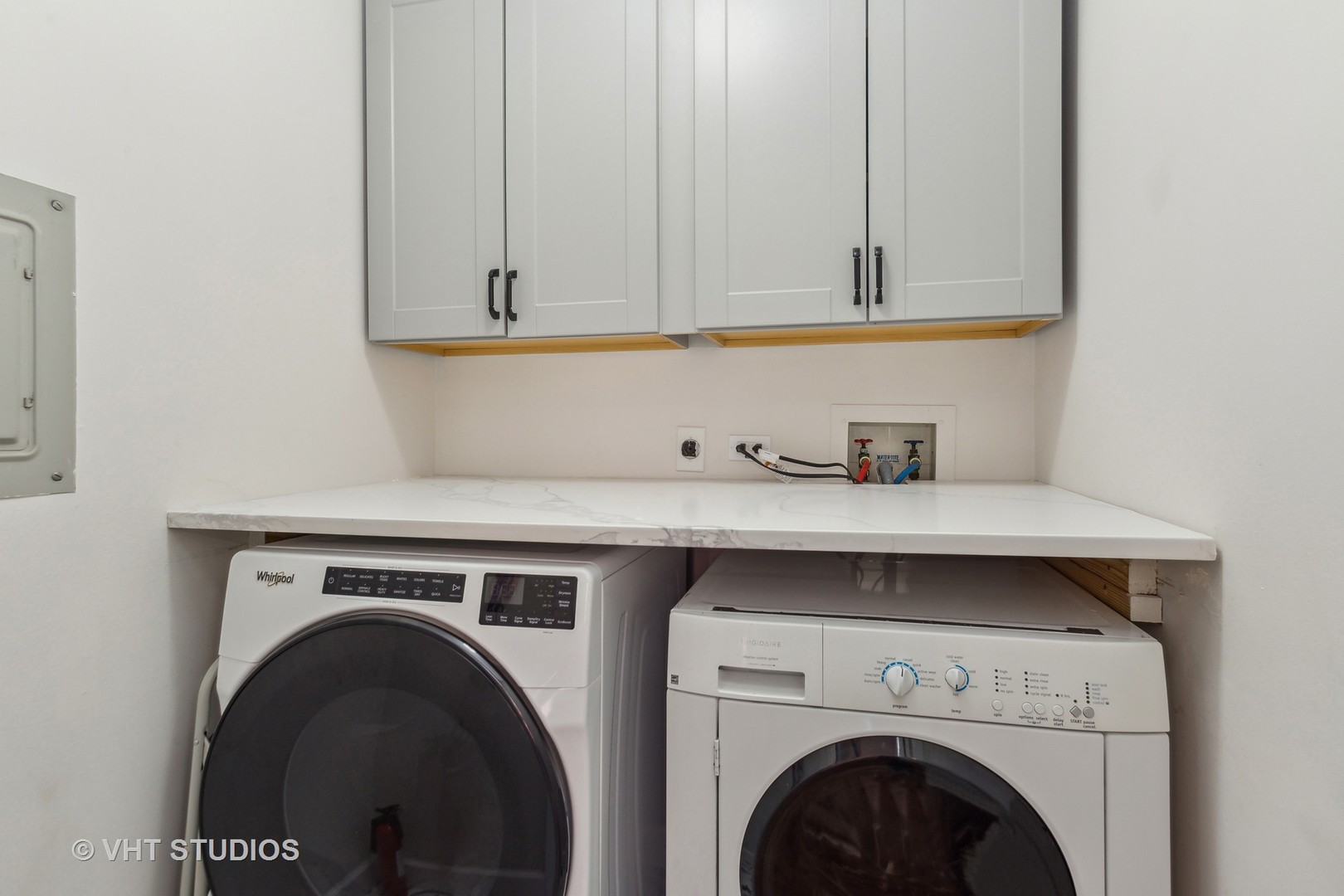 7 Windsor Court Streamwood, IL 60107 - Photo 18 of 22 a utility room with dryer and washer