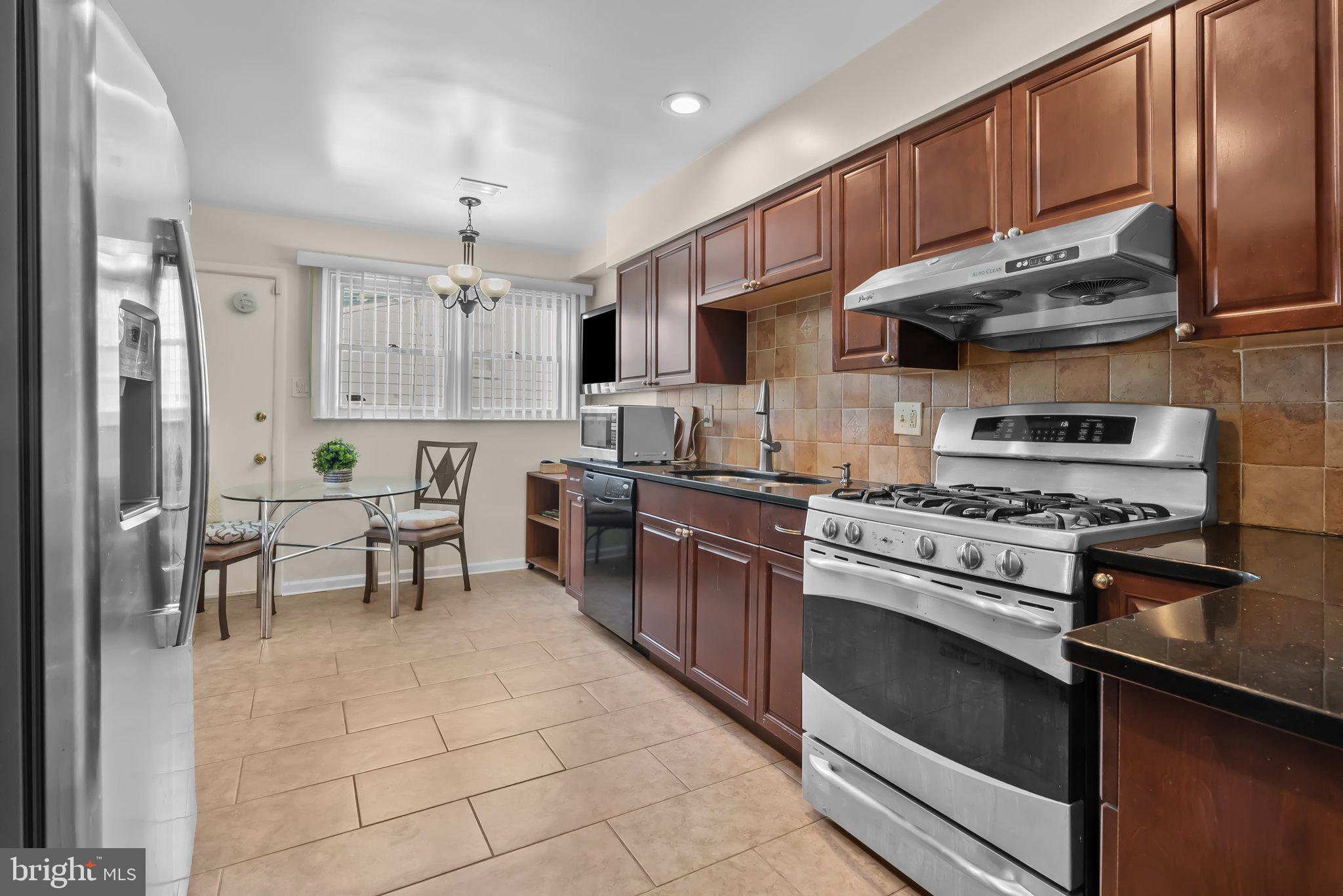 142 Greycourt Road Philadelphia, PA 19115 - Photo 9 of 23
