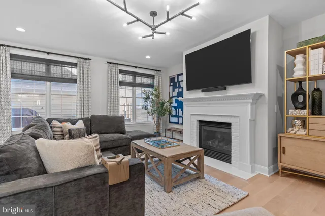 $1,287,000 | 106 Hicks Alley, Newtown, PA 18940