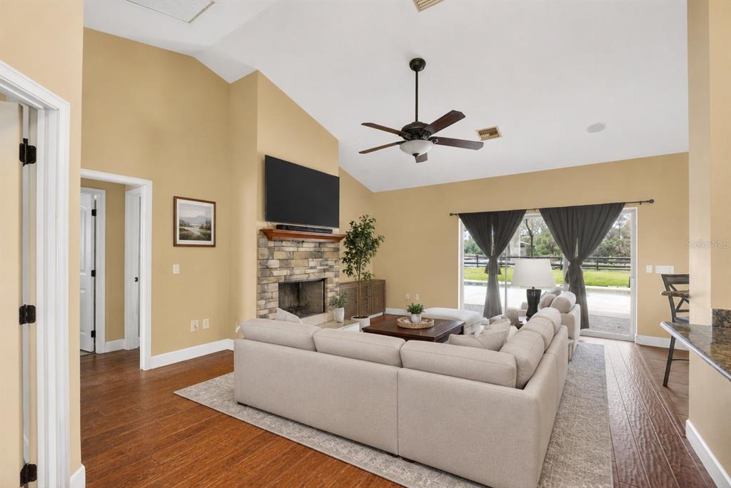 1098 Northwest 165th Ct Road Dunnellon, FL 34432 - Photo 10 of 35