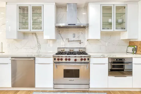 $3,295,000 | 2 Jodys Path, East Hampton, NY 11937